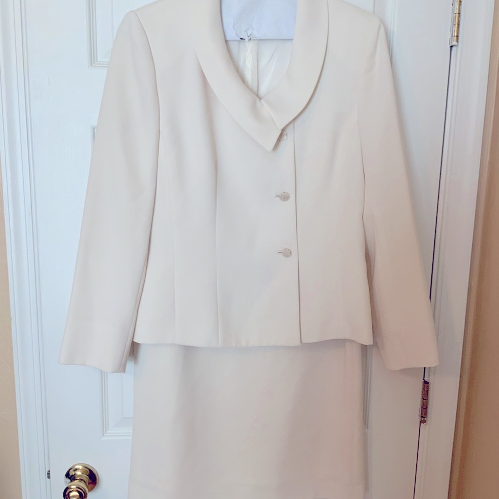Le suit